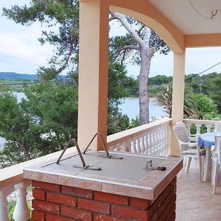 Mili - Seaview * Veli Rat
