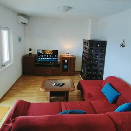 Mili - Seaview * Veli Rat