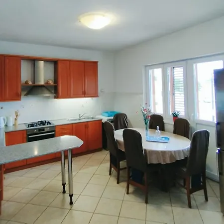 Mili - Seaview Veli Rat